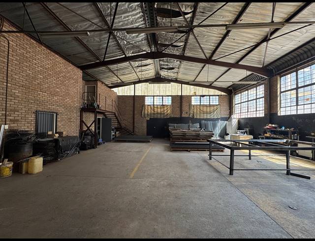 272M² WAREHOUSE TO LET IN INDUSTRIA NORTH